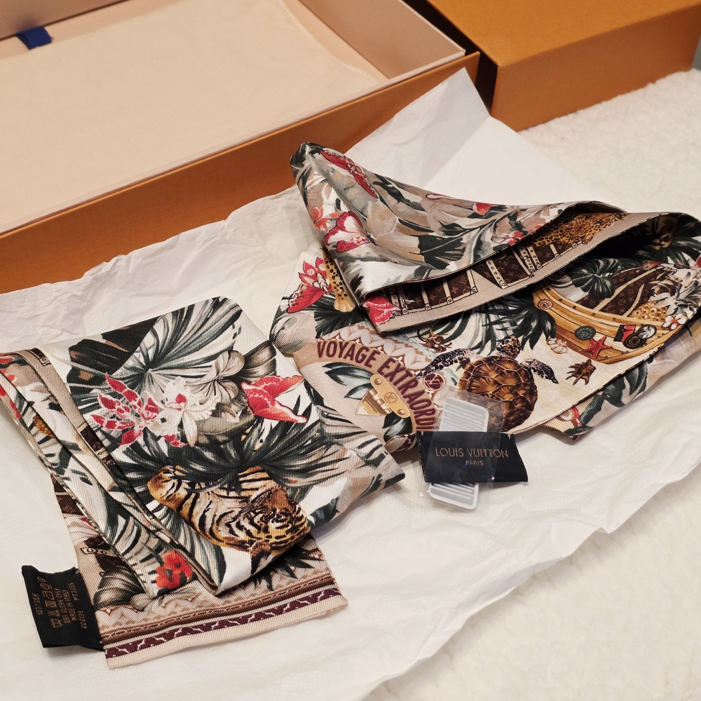 Authentic Louis Vuitton Voyage Extraordinaire Bandeau Tropical Print - Picture 4 of 16